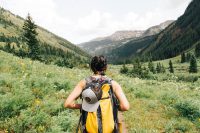 Eine minimalistische Variante des Wanderns: Wandern ohne Gepäck